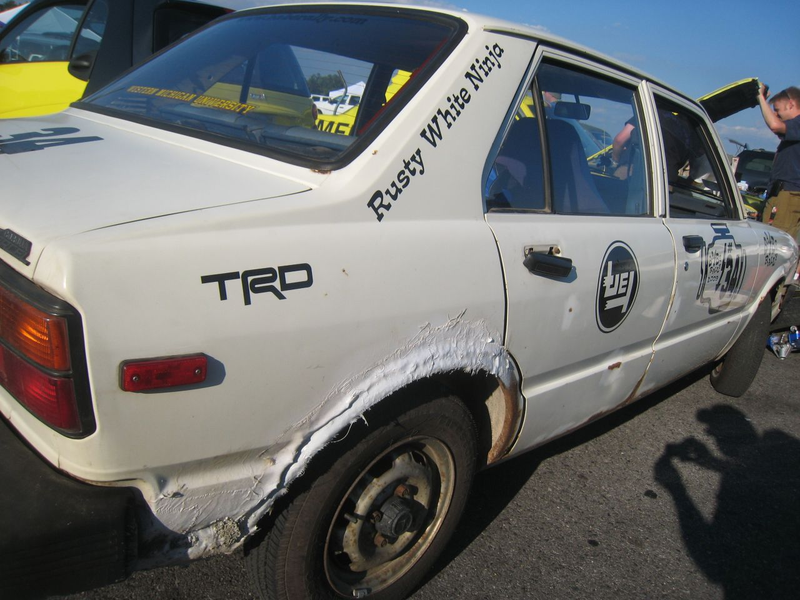 Illustration for article titled Break Out The Calendars: LeMons Versus BABE Rally Cars At The Dragstrip!